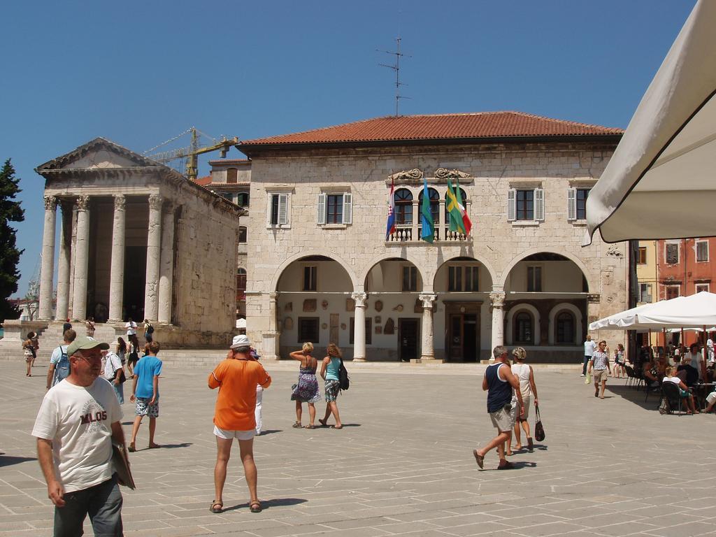 Amfora Deluxe Studio Pula Exterior photo